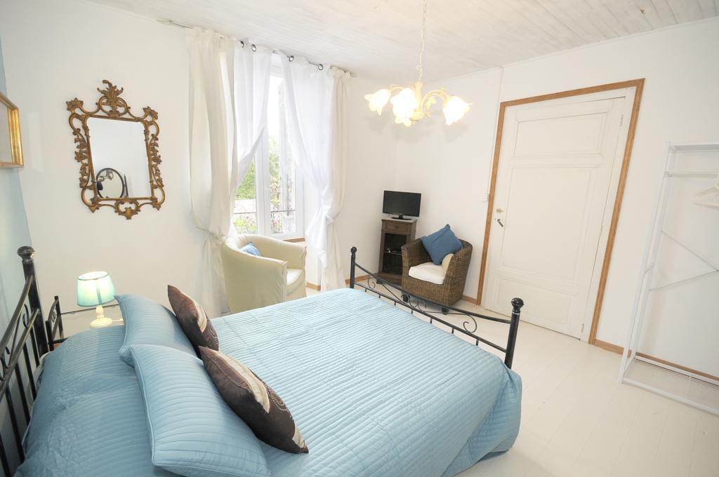 Bed and Breakfast Chez Madeleine Saint-Colomb-de-Lauzun Habitación foto